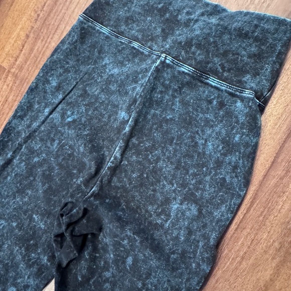 Dressed in LALA Flared Leggings - Picture 6 of 6